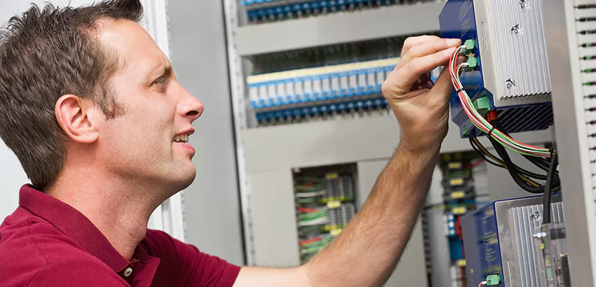 Offshore and Petroleum Facility Electrician in Urbandale